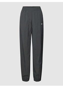 Spodnie treningowe z wpuszczanymi kieszeniami i wyhaftowanym logo ze sklepu Peek&Cloppenburg  w kategorii Spodnie damskie - zdjęcie 168296568