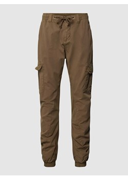 Spodnie sportowe z kieszeniami cargo w jednolitym kolorze ze sklepu Peek&Cloppenburg  w kategorii Spodnie męskie - zdjęcie 168300989