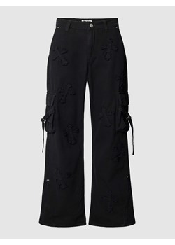 Spodnie cargo rozkloszowane z nakładanymi kieszeniami ze sklepu Peek&Cloppenburg  w kategorii Spodnie męskie - zdjęcie 168301237