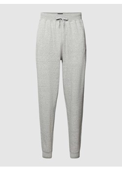 Spodnie dresowe z tunelem model ‘Cozy’ ze sklepu Peek&Cloppenburg  w kategorii Spodnie męskie - zdjęcie 168301848