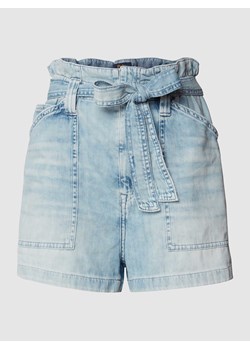 Szorty jeansowe z paskiem ze sklepu Peek&Cloppenburg  w kategorii Szorty - zdjęcie 168304238