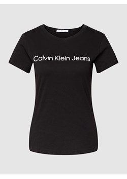 T-shirt o kroju slim fit z nadrukiem z logo ze sklepu Peek&Cloppenburg  w kategorii Bluzki damskie - zdjęcie 168312589