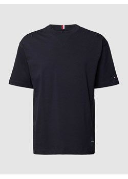 T-shirt z prążkowanym okrągłym dekoltem ze sklepu Peek&Cloppenburg  w kategorii T-shirty męskie - zdjęcie 168317375