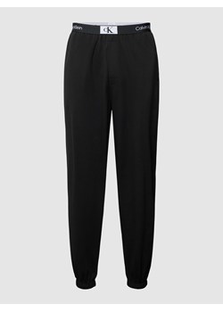 Spodnie od piżamy z elastycznym pasem z logo ze sklepu Peek&Cloppenburg  w kategorii Piżamy męskie - zdjęcie 168319498