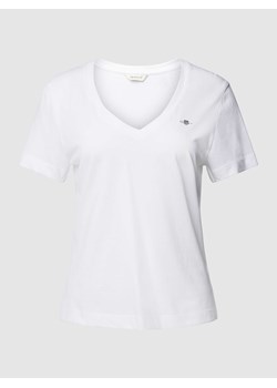 T-shirt z prążkowanym dekoltem w serek ze sklepu Peek&Cloppenburg  w kategorii Bluzki damskie - zdjęcie 168329948