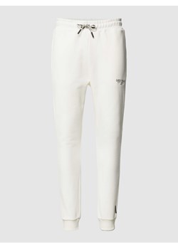 Spodnie dresowe z detalami z logo ze sklepu Peek&Cloppenburg  w kategorii Spodnie męskie - zdjęcie 168333567