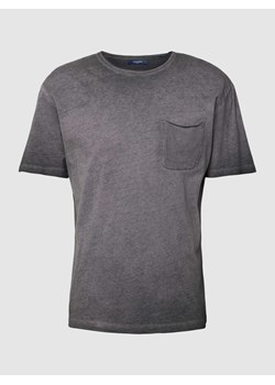 T-shirt z dodatkiem wiskozy i kieszenią na piersi model ‘BLUJACK’ ze sklepu Peek&Cloppenburg  w kategorii T-shirty męskie - zdjęcie 168334079