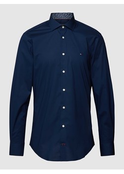 Koszula biznesowa o kroju slim fit z wyhaftowanym logo ze sklepu Peek&Cloppenburg  w kategorii Koszule męskie - zdjęcie 168335027
