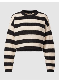 Sweter krótki z dzianiny ze wzorem w paski model ‘MALAVI’ ze sklepu Peek&Cloppenburg  w kategorii Swetry damskie - zdjęcie 168337316
