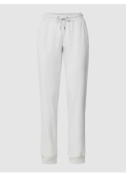 Spodnie dresowe z wpuszczanymi kieszeniami po bokach ze sklepu Peek&Cloppenburg  w kategorii Spodnie damskie - zdjęcie 168341106