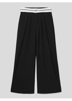 Spodnie materiałowe z paskiem w kontrastowym kolorze ze sklepu Peek&Cloppenburg  w kategorii Spodnie dziewczęce - zdjęcie 168343088