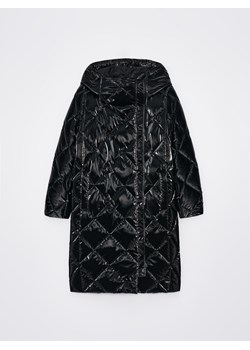 Mohito - Czarny pikowany płaszcz z kapturem - czarny ze sklepu Mohito w kategorii Płaszcze damskie - zdjęcie 168349345