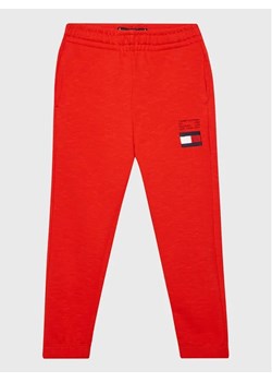 Tommy Hilfiger Spodnie dresowe Flag KB0KB07978 D Czerwony Regular Fit ze sklepu MODIVO w kategorii Spodnie chłopięce - zdjęcie 168380799