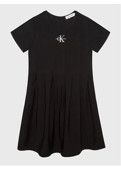 Calvin Klein Jeans Sukienka codzienna IG0IG01680 Czarny Regular Fit ze sklepu MODIVO w kategorii Sukienki dziewczęce - zdjęcie 168384316