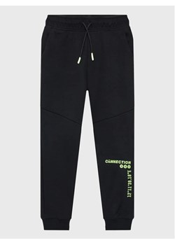 United Colors Of Benetton Spodnie dresowe 3PK5CF018 Czarny Loose Fit ze sklepu MODIVO w kategorii Spodnie chłopięce - zdjęcie 168390539