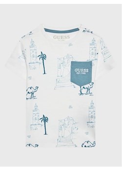 Guess T-Shirt N3GI12 K6XN3 Kolorowy Regular Fit ze sklepu MODIVO w kategorii T-shirty chłopięce - zdjęcie 168391976