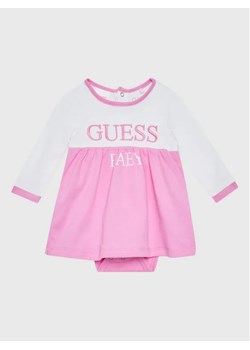 Guess Sukienka codzienna S2RG07 KA6W0 Różowy Regular Fit ze sklepu MODIVO w kategorii Sukienki niemowlęce - zdjęcie 168392238
