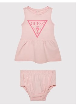 Guess Sukienka codzienna A01K15 KAUD0 Różowy Regular Fit ze sklepu MODIVO w kategorii Komplety niemowlęce - zdjęcie 168404205