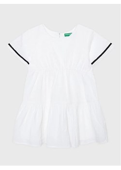 United Colors Of Benetton Sukienka letnia 4O9TGV00P Biały Regular Fit ze sklepu MODIVO w kategorii Sukienki dziewczęce - zdjęcie 168406257