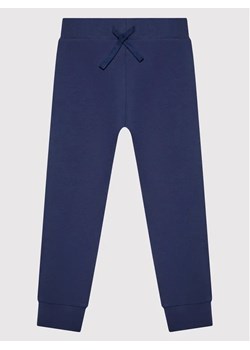 United Colors Of Benetton Spodnie dresowe 3J68CF01P Granatowy Regular Fit ze sklepu MODIVO w kategorii Spodnie chłopięce - zdjęcie 168418217
