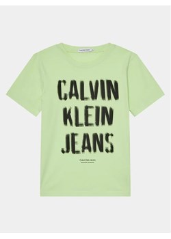 Calvin Klein Jeans T-Shirt Pixel Logo IB0IB01974 Zielony Relaxed Fit ze sklepu MODIVO w kategorii T-shirty chłopięce - zdjęcie 168424008