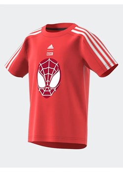 adidas T-Shirt IJ9056 Czerwony Regular Fit ze sklepu MODIVO w kategorii T-shirty chłopięce - zdjęcie 168426478