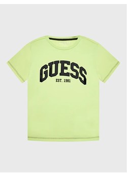 Guess T-Shirt N3RI07 K8HM3 Zielony Regular Fit ze sklepu MODIVO w kategorii T-shirty chłopięce - zdjęcie 168435669