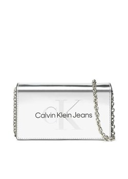 Calvin Klein Jeans Etui na telefon Sculpted Ew Flap Phone Cb Silver K60K610406 Srebrny ze sklepu MODIVO w kategorii Etui - zdjęcie 168441698