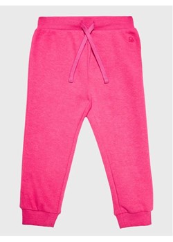 United Colors Of Benetton Spodnie dresowe 35TMGF01B Różowy Regular Fit ze sklepu MODIVO w kategorii Spodnie dziewczęce - zdjęcie 168442339