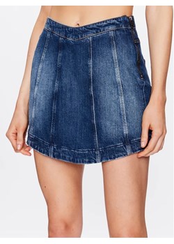 Guess Spódnica jeansowa Jillian W3RD21 D4NHE Niebieski Slim Fit ze sklepu MODIVO w kategorii Spódnice - zdjęcie 168443777