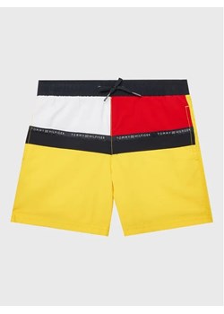 Tommy Hilfiger Szorty kąpielowe UB0UB00481 Żółty Regular Fit ze sklepu MODIVO w kategorii Kąpielówki chłopięce - zdjęcie 168445309