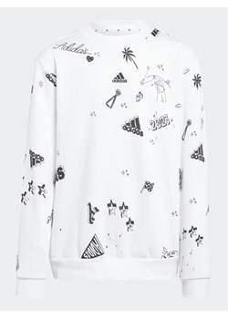 adidas Bluza Brand Love Allover Print IA1575 Biały Loose Fit ze sklepu MODIVO w kategorii Bluzy dziewczęce - zdjęcie 168447276