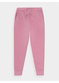 4F Spodnie dresowe 4FJAW23TTROF515 Różowy Regular Fit ze sklepu MODIVO w kategorii Spodnie dziewczęce - zdjęcie 168452695