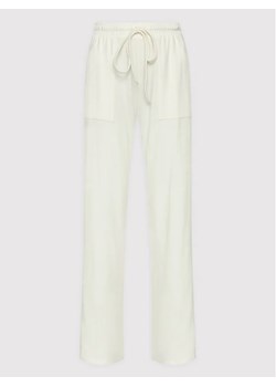 Imperial Spodnie dresowe P3E7CAB Biały Regular Fit ze sklepu MODIVO w kategorii Spodnie damskie - zdjęcie 168458127