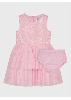 Guess Sukienka elegancka A3RK26 KBL10 Różowy Regular Fit ze sklepu MODIVO w kategorii Sukienki dziewczęce - zdjęcie 168466008