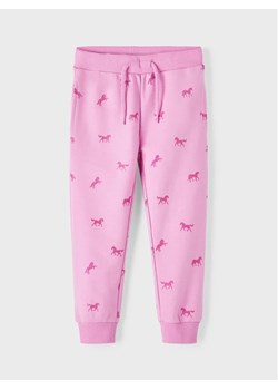 NAME IT Spodnie dresowe 13213321 Różowy Regular Fit ze sklepu MODIVO w kategorii Spodnie dziewczęce - zdjęcie 168466426