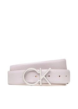 Calvin Klein Pasek Damski Re-Lock Ck logo Belt 30mm Pbl K60K610413 Fioletowy ze sklepu MODIVO w kategorii Paski damskie - zdjęcie 168480578