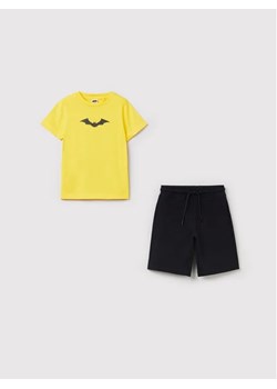 OVS Komplet t-shirt i szorty sportowe BATMAN 1437986 Żółty Regular Fit ze sklepu MODIVO w kategorii Komplety chłopięce - zdjęcie 168483485