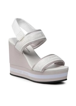 Calvin Klein Jeans Sandały Wedge Sandal Sling Pes YW0YW00572 Biały ze sklepu MODIVO w kategorii Sandały damskie - zdjęcie 168502466