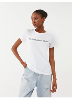 Calvin Klein Jeans T-Shirt J20J220253 Biały Slim Fit ze sklepu MODIVO w kategorii Bluzki damskie - zdjęcie 168505096