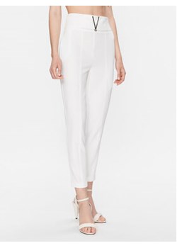 Babylon Spodnie materiałowe S_S00508 Biały Regular Fit ze sklepu MODIVO w kategorii Spodnie damskie - zdjęcie 168506698