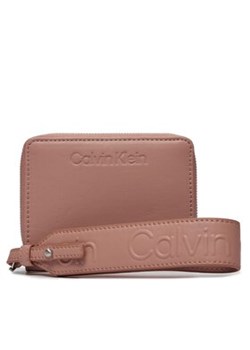 Calvin Klein Duży Portfel Damski Gracie Wallet W/Strap Md K60K611387 Różowy ze sklepu MODIVO w kategorii Portfele damskie - zdjęcie 168509588