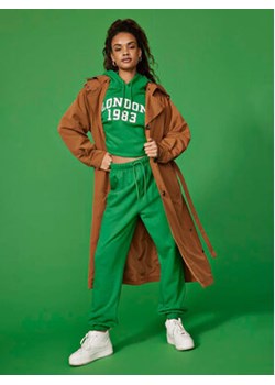 ONLY Spodnie dresowe Toddy 15311686 Zielony Regular Fit ze sklepu MODIVO w kategorii Spodnie damskie - zdjęcie 168509847