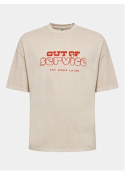BDG Urban Outfitters T-Shirt Out Of Service Tee 77170678 Beżowy Baggy Fit ze sklepu MODIVO w kategorii T-shirty męskie - zdjęcie 168510146