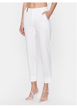 Peserico Spodnie materiałowe P04718 Biały Regular Fit ze sklepu MODIVO w kategorii Spodnie damskie - zdjęcie 168510328