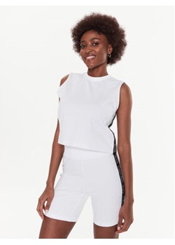 Calvin Klein Jeans Top J20J220786 Biały Regular Fit ze sklepu MODIVO w kategorii Bluzki damskie - zdjęcie 168510567