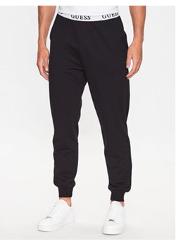 Guess Joggery U3YB00 KBS91 Czarny Regular Fit ze sklepu MODIVO w kategorii Spodnie męskie - zdjęcie 168513195