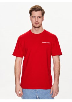 Tommy Jeans T-Shirt Classic Linear Chest DM0DM15790 Czerwony Regular Fit ze sklepu MODIVO w kategorii T-shirty męskie - zdjęcie 168513379
