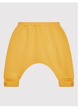 United Colors Of Benetton Spodnie dresowe 3QW0AF00H Żółty Regular Fit ze sklepu MODIVO w kategorii Spodnie i półśpiochy - zdjęcie 168513545