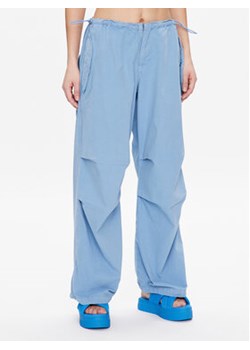 BDG Urban Outfitters Spodnie materiałowe BDG BAGGY CARGO 76475391 Niebieski Relaxed Fit ze sklepu MODIVO w kategorii Spodnie damskie - zdjęcie 168514729